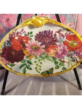 DECOUPAGE CLAM SHELL DECOUPAGE FLOWERS ON A CLAM SHELL TRINKET DISH
